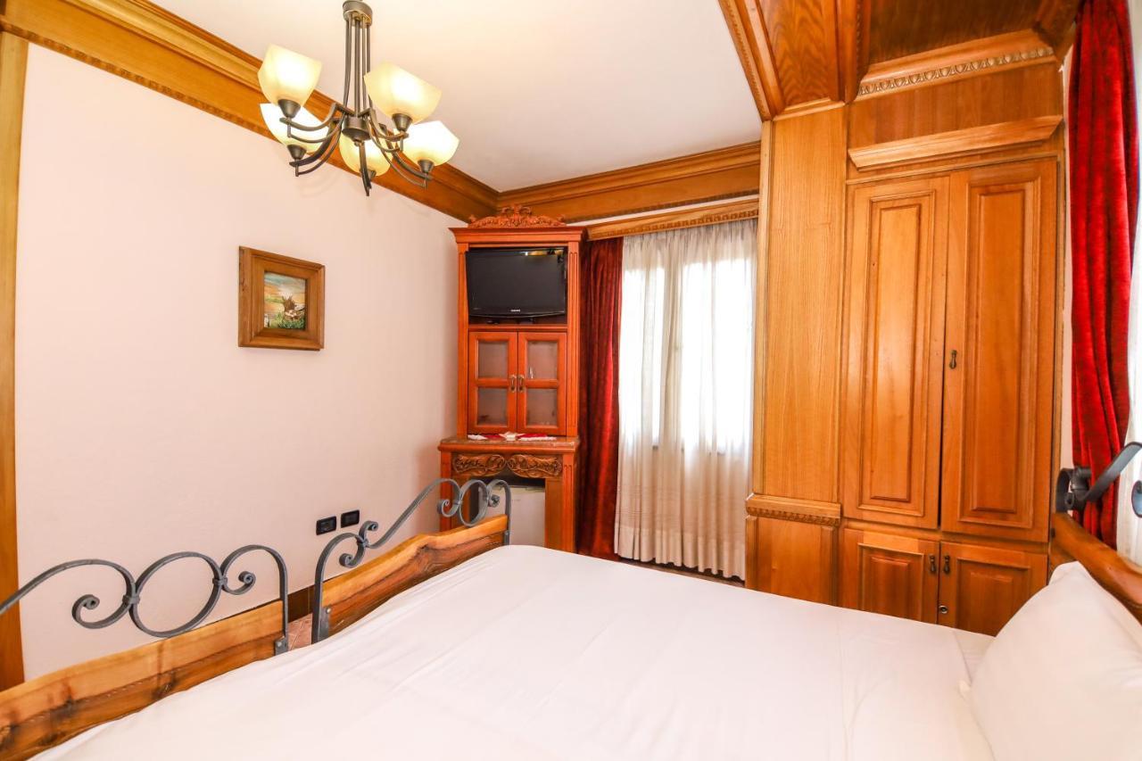 Brilant Antik Center Hotel Tirana Exterior foto